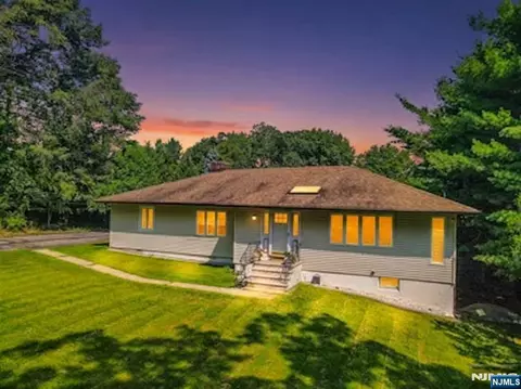 Exterior - 419 Ratzer Rd, Wayne, NJ 07470 photo 2 of 6
