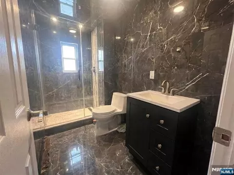 Bath - 419 Ratzer Rd, Wayne, NJ 07470 photo 3 of 3