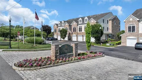 28 Forshee Cir #45, Montvale, NJ 07645