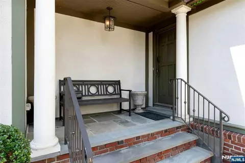 512 Warwick Ave, Teaneck, NJ 07666