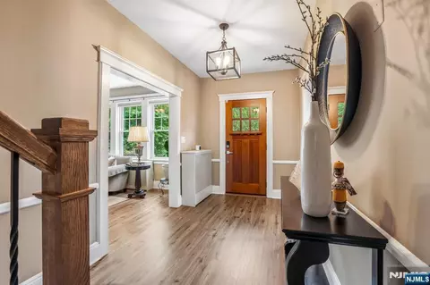 Entry Way - 293 Euclid Ave, Hackensack, NJ 07601 photo 2 of 5