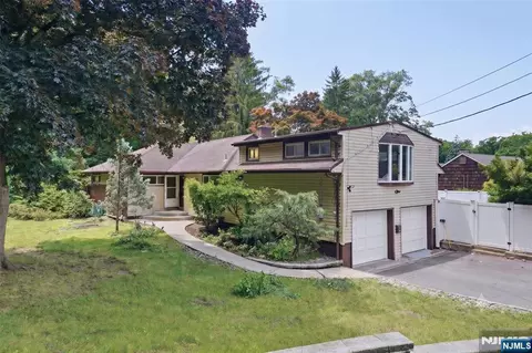 171 Wierimus Ln, Hillsdale, NJ 07642