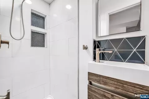 Bath - 45 Jay Dr, Paramus, NJ 07652 photo 4 of 5