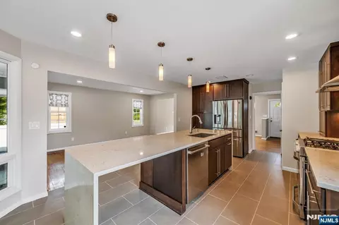 Kitchen - 45 Jay Dr, Paramus, NJ 07652 photo 4 of 5