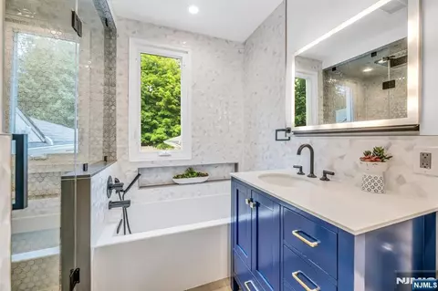 Bath - 45 Jay Dr, Paramus, NJ 07652 photo 2 of 5