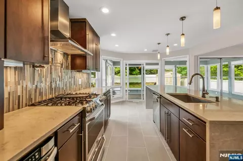 Kitchen - 45 Jay Dr, Paramus, NJ 07652 photo 3 of 5