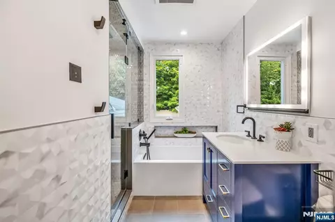 Bath - 45 Jay Dr, Paramus, NJ 07652 photo 1 of 5
