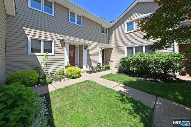 60 Sunset Ct, Mahwah, NJ 07430