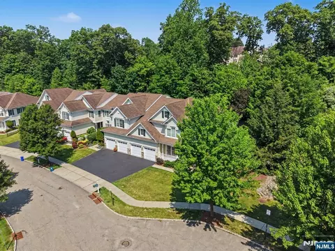 79 S Mackenzie Ln, Denville, NJ 07834