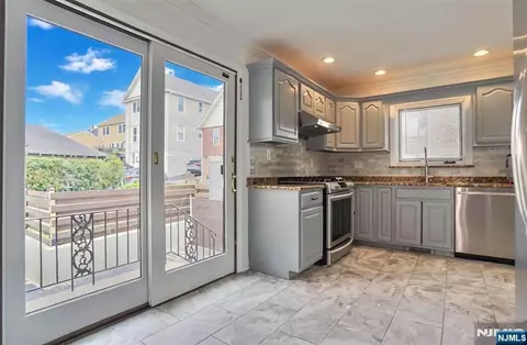 662 Teneyck Ave, Lyndhurst, NJ 07071