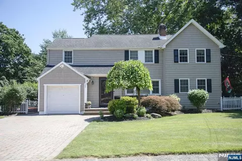 22 Warren Rd, Fair Lawn, NJ 07410