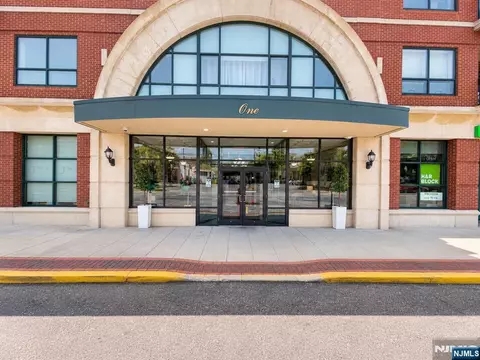 1 Orient W Orient #305, Rutherford, NJ 07070