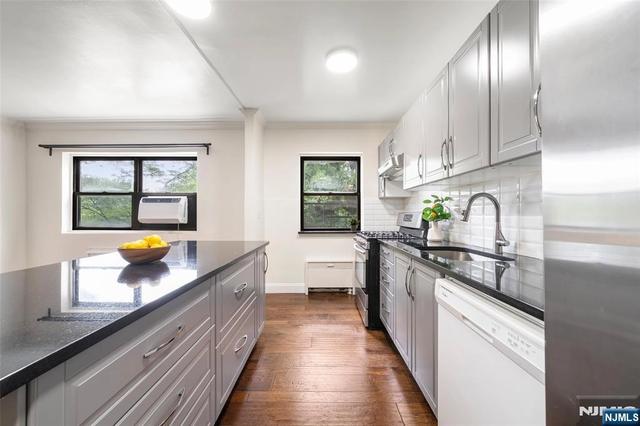 410 Park Pl #4B, Fort Lee, NJ 07024