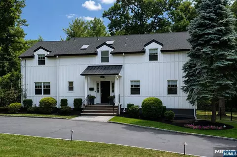 69 N Hillside Ave, Livingston, NJ 07039
