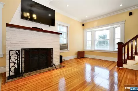 Living - 233 Hamilton Pl, Hackensack, NJ 07601 photo 2 of 3