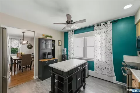Entry Way - 83 Moore Ave, Waldwick, NJ 07463 photo 6 of 8