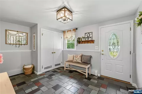 Entry Way - 83 Moore Ave, Waldwick, NJ 07463 photo 2 of 8