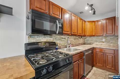 Kitchen - 925 Main St #10, Hackensack, NJ 07601 photo 2 of 5