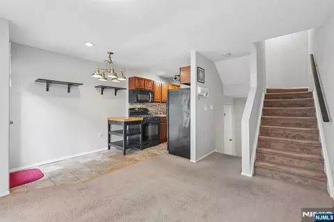 Entry Way - 925 Main St #10, Hackensack, NJ 07601 photo 2 of 4