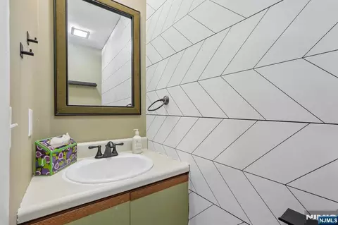 Bath - 925 Main St #10, Hackensack, NJ 07601 photo 2 of 3