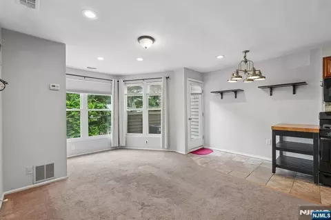 Living - 925 Main St #10, Hackensack, NJ 07601 photo 2 of 3