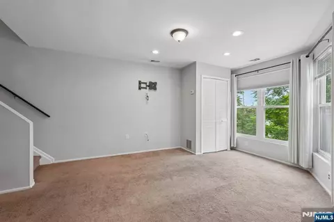 Living - 925 Main St #10, Hackensack, NJ 07601 photo 3 of 3