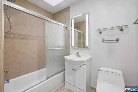 Bath - 925 Main St #10, Hackensack, NJ 07601 photo 3 of 3