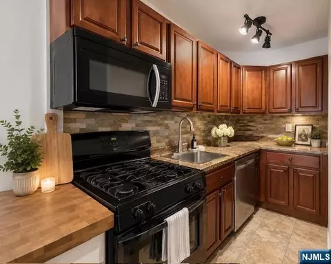 Kitchen - 925 Main St #10, Hackensack, NJ 07601 photo 1 of 5