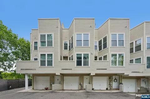 Exterior - 925 Main St #10, Hackensack, NJ 07601 photo 2 of 3