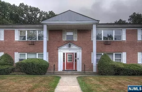 12 Rolling Ridge Rd, Montvale, NJ 07645