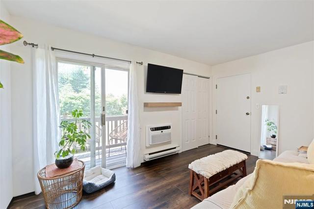 114 Federal Hill Rd, Pompton Lakes, NJ 07442