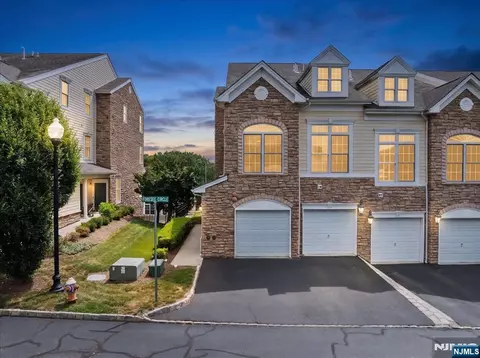 31 Forshee Cir #101, Montvale, NJ 07645