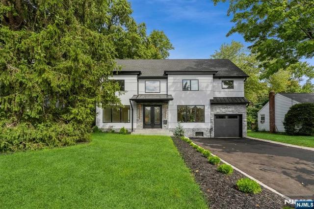 66 E Gramercy Pl, Glen Rock, NJ 07452
