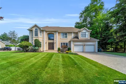 512 Brook Ave, River Vale, NJ 07675