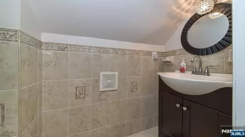 Bath - 28 Ferndale Rd, Wayne, NJ 07470 photo 2 of 2