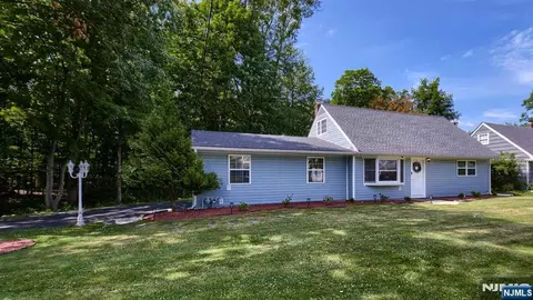 Exterior - 28 Ferndale Rd, Wayne, NJ 07470 photo 2 of 7