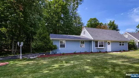 Exterior - 28 Ferndale Rd, Wayne, NJ 07470 photo 2 of 8
