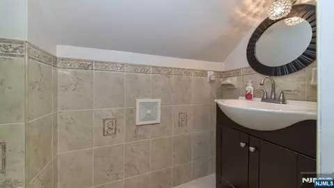 Bath - 28 Ferndale Rd, Wayne, NJ 07470 photo 2 of 2