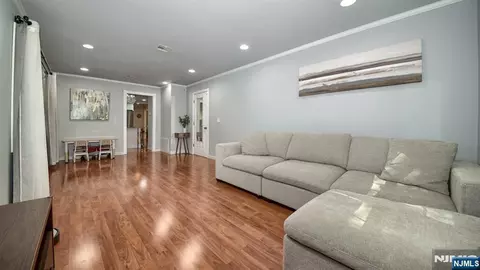 Entry Way - 28 Ferndale Rd, Wayne, NJ 07470 photo 3 of 3