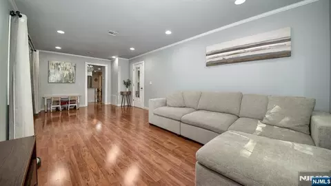 Entry Way - 28 Ferndale Rd, Wayne, NJ 07470 photo 2 of 3