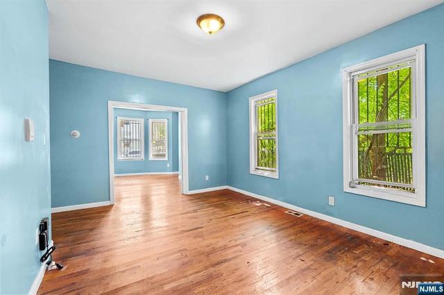 681 11th St, Newark, NJ 07103