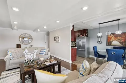 Living - 150 Overlook Ave #7F, Hackensack, NJ 07601 photo 3 of 4