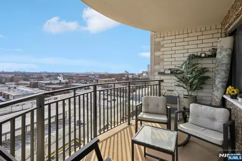 Exterior - 150 Overlook Ave #7F, Hackensack, NJ 07601 photo 1 of 2
