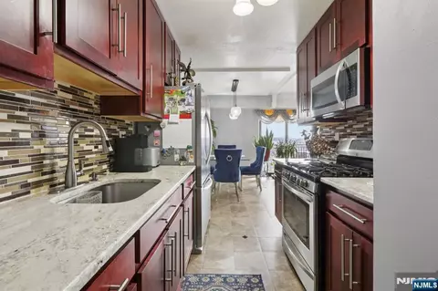 Kitchen - 150 Overlook Ave #7F, Hackensack, NJ 07601 photo 1 of 1