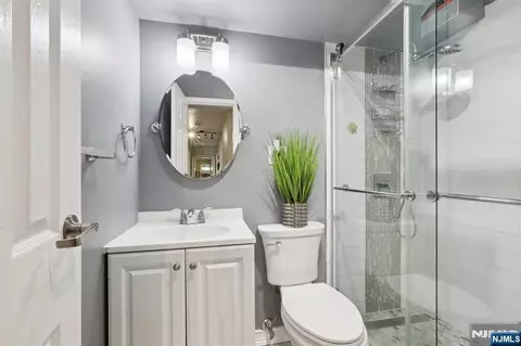 Bath - 150 Overlook Ave #7F, Hackensack, NJ 07601 photo 1 of 2