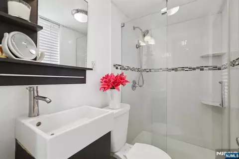 Bath - 150 Overlook Ave #7F, Hackensack, NJ 07601 photo 2 of 2