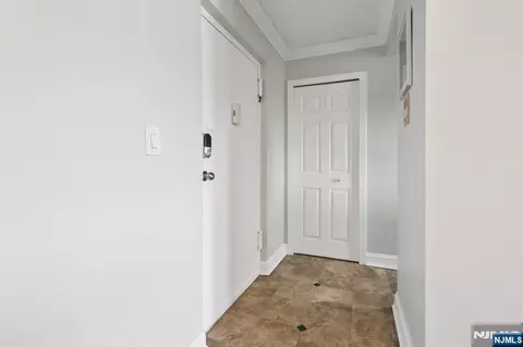 Entry Way - 150 Overlook Ave #7F, Hackensack, NJ 07601 photo 1 of 2
