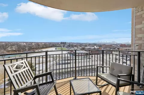 Exterior - 150 Overlook Ave #7F, Hackensack, NJ 07601 photo 2 of 2