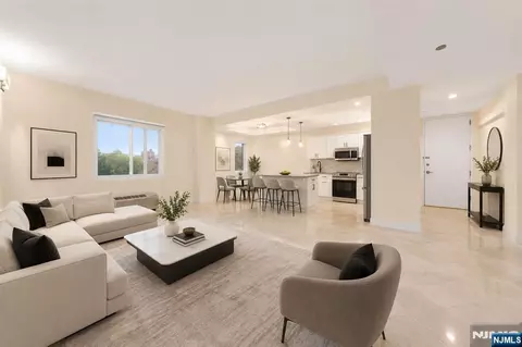 399 11th #206, Palisades Park, NJ 07650
