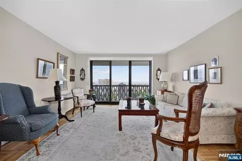 2100 Linwood Ave #19B, Fort Lee, NJ 07024